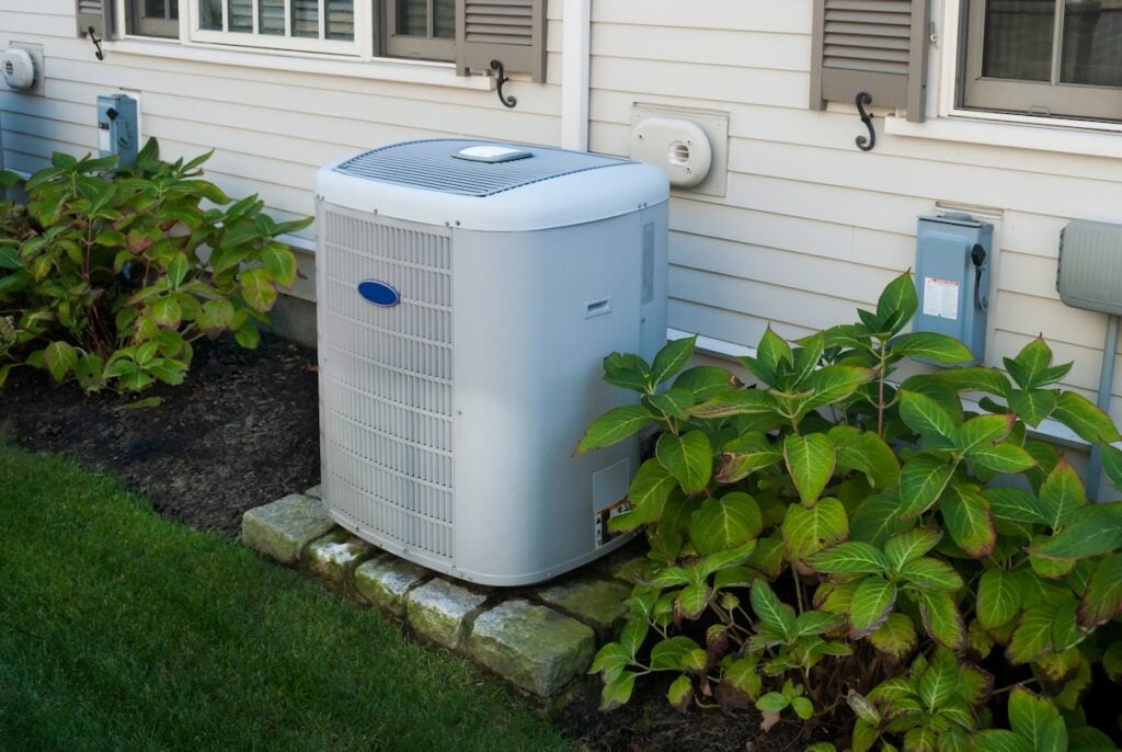 trane vs carrier Heating and air conditioning inverter used to climatize  a home